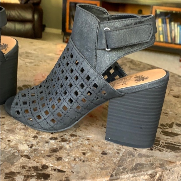 jellypop black sandals